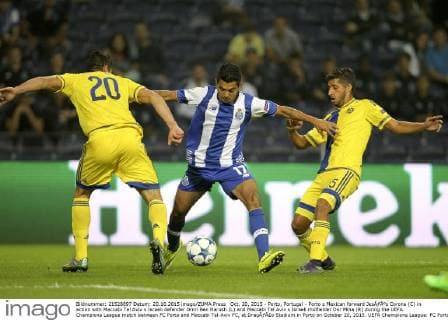 Oct. 20, 2015 - Porto, Portugal - Porto s Mexican forward JesÃƒÂºs Corona (C) in action with Maccabi Tel Aviv s Israeli defender Omri Ben Harush (L) and Maccabi Tel Aviv s Israeli midfielder Dor Miha (R) during the UEFA Champions League match between FC Porto and Maccabi Tel-Aviv FC, at DragÃƒÂ£o Stadium in Porto on October 20, 2015. UEFA Champions League: FC Porto and Maccabi Tel-Aviv  - ZUMAn230