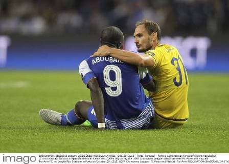 Oct. 20, 2015 - Porto, Portugal - Porto s Cameroonian forward Vincent Aboubakar (L) and Maccabi Tel Aviv s Spanish defender Carlos GarcÃƒÂ­a (R) during the UEFA Champions League match between FC Porto and Maccabi Tel-Aviv FC, at DragÃƒÂ£o Stadium in Porto on October 20, 2015. UEFA Champions League: FC Porto and Maccabi Tel-Aviv  - ZUMAn230
