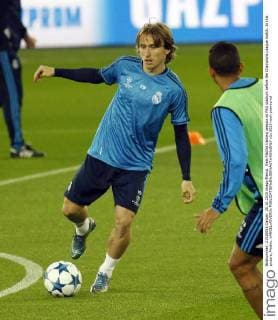 Real Madrid training session at PSG stadium before the Champions League match. In this picture, Modric. xANGELxRIVEROx 