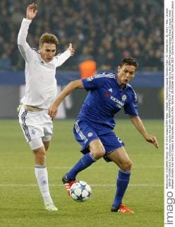 Fußball, Champions League, Dynamo Kiew - FC Chelsea Oct. 20, 2015 - Kiev, Ukraine - SERHIY SYDORCHUK (L) of Dynamo vies for the ball with NEMANJA MATIC (R) of Chelsea during the UEFA Champions League Group G soccer match between Dynamo Kiev and FC Chelsea at Olimpiyskiy stadium in Kiev, Ukraine, 20 October 2015. Soccer 2015 - Dynamo vc Chelsea,UEFA Champions League Group G - ZUMAg194