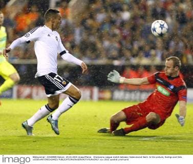 Champions League match between Valencia and Gent. In this picture, Rodrigo and Sels. xJOSExANTONIOxSANZx 
