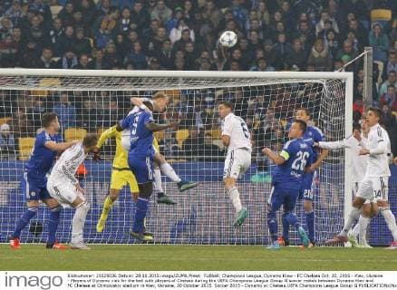 Fußball, Champions League, Dynamo Kiew - FC Chelsea Oct. 20, 2015 - Kiev, Ukraine - Players of Dynamo vies for the ball with players of Chelsea during the UEFA Champions League Group G soccer match between Dynamo Kiev and FC Chelsea at Olimpiyskiy stadium in Kiev, Ukraine, 20 October 2015. Soccer 2015 - Dynamo vc Chelsea,UEFA Champions League Group G - ZUMAg194