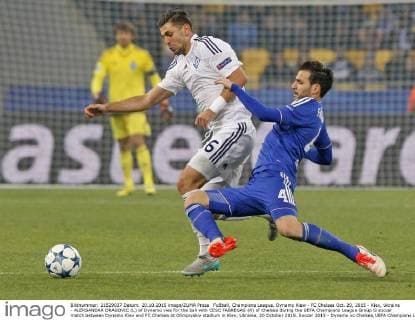 Fußball, Champions League, Dynamo Kiew - FC Chelsea Oct. 20, 2015 - Kiev, Ukraine - ALEKSANDAR DRAGOVIC (L) of Dynamo vies for the ball with CESC FABREGAS (R) of Chelsea during the UEFA Champions League Group G soccer match between Dynamo Kiev and FC Chelsea at Olimpiyskiy stadium in Kiev, Ukraine, 20 October 2015. Soccer 2015 - Dynamo vc Chelsea,UEFA Champions League Group G - ZUMAg194