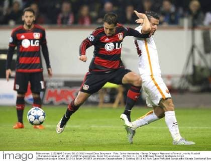 Foto: Javier Hernandez - Bayer 04 gegen Alessandro Florenzi , rechts Fussball - Championsleague am Di. 20.10.2015 Gruppenphase, Bayer 04 Leverkusen - AS Rom 4 - 4