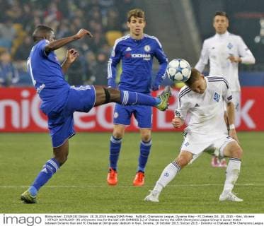 Fußball, Champions League, Dynamo Kiew - FC Chelsea Oct. 20, 2015 - Kiev, Ukraine - VITALIY BUYALSKIY (R) of Dynamo vies for the ball with RAMIRES (L) of Chelsea during the UEFA Champions League Group G soccer match between Dynamo Kiev and FC Chelsea at Olimpiyskiy stadium in Kiev, Ukraine, 20 October 2015. Soccer 2015 - Dynamo vc Chelsea,UEFA Champions League Group G - ZUMAg194