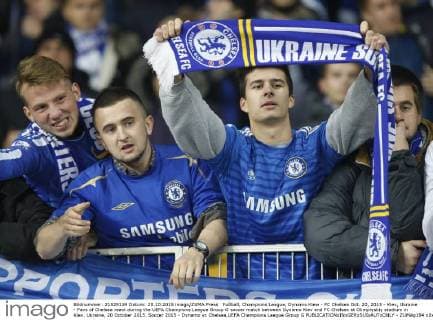 Fußball, Champions League, Dynamo Kiew - FC Chelsea Oct. 20, 2015 - Kiev, Ukraine - Fans of Chelsea react during the UEFA Champions League Group G soccer match between Dynamo Kiev and FC Chelsea at Olimpiyskiy stadium in Kiev, Ukraine, 20 October 2015. Soccer 2015 - Dynamo vc Chelsea,UEFA Champions League Group G - ZUMAg194