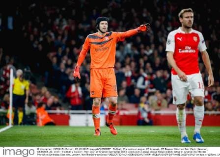 Fußball, Champions League, FC Arsenal - FC Bayern München Petr Cech (Arsenal), OCTOBER 20, 2015 - Football Soccer : Petr Cech of Arsenal during the UEFA Champions League Group Stage match between Arsenal and Bayern Munich at Emirates Stadium, London. NoxThirdxPartyxSales  (mdga_ars20bay_14)