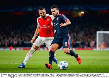 Fußball, Champions League, FC Arsenal - FC Bayern München Juan Bernat (Bayern), Santi Cazorla (Arsenal), OCTOBER 20, 2015 - Football Soccer : Juan Bernat of Bayern Munich and Santi Cazorla of Arsenal during the UEFA Champions League Group Stage match between Arsenal and Bayern Munich at Emirates Stadium, London. NoxThirdxPartyxSales  (mdga_ars20bay_32)