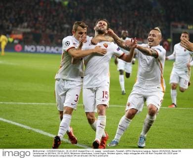 Leverkusen, Fussball, UEFA Champions League, Saison 2015 2016, Bayer 04 Leverkusen vs AS Rom, 20.10.2015, Bayarena Leverkusen, Lucas Digne, Miralem pjanic, radja nainggolan alle AS Rom Torjubel