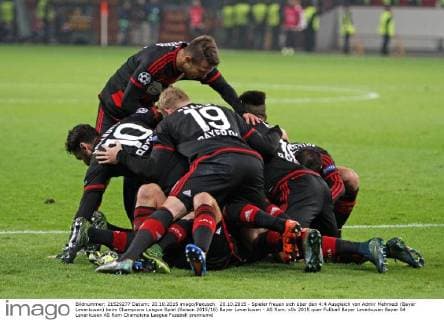 20.10.2015 - Spieler freuen sich über den 4:4 Ausgleich von Admir Mehmedi (Bayer Leverkusen) beim Champions League Spiel (Saison 2015 16) Bayer Leverkusen - AS Rom.