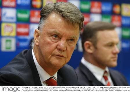 MOSCOW REGION, RUSSIA. OCTOBER 20, 2015. Manchester United ManU s head coach Louis van Gaal (L) and Manchester United s Wayne Rooney seen during a press conference PK Pressekonferenz ahead of a 2015 16 UEFA Champions League Group Stage match against FC CSKA Moscow. Sergei Savostyanov TASS  TS01038C