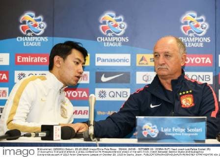 OSAKA, JAPAN - OCTOBER 20: (CHINA OUT) Head coach Luiz Felipe Scolari (R) of Guangzhou Evergrand attends a press conference PK Pressekonferenz ahead of the semi finals match between Gamba Osaka and Guangzhou Evergrande as part of 2015 Asian Champions League on October 20, 2015 in Osaka, Japan.  CFP474624795 