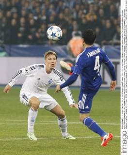 Oct. 20, 2015 - Kiev, Ukraine - Serhiy Sydorchuk (L) of Dynamo vies for the ball with Cesc Fabregas (R) of Chelsea during the UEFA Champions League Group G soccer match between Dynamo Kiev and FC Chelsea at Olimpiyskiy stadium in Kiev, Ukraine, 20 October 2015. UEFA Champions League: Dynamo vs Chelsea  - ZUMAn230