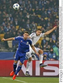 Oct. 20, 2015 - Kiev, Ukraine - Artem Kravets (R) of Dynamo vies for the ball with Gary Cahill (L) of Chelsea during the UEFA Champions League Group G soccer match between Dynamo Kiev and FC Chelsea at Olimpiyskiy stadium in Kiev, Ukraine, 20 October 2015. UEFA Champions League: Dynamo vs Chelsea  - ZUMAn230