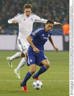 Oct. 20, 2015 - Kiev, Ukraine - Serhiy Sydorchuk (L) of Dynamo vies for the ball with Nemanja Matic (R) of Chelsea during the UEFA Champions League Group G soccer match between Dynamo Kiev and FC Chelsea at Olimpiyskiy stadium in Kiev, Ukraine, 20 October 2015. UEFA Champions League: Dynamo vs Chelsea  - ZUMAn230