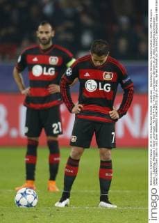 Leverkusen , Deutschland, Germany, Fussball,Football,Soccer, UEFA Champions League , 3.Spieltag, Matchday 3 Bayer Leverkusen - AS Rom 4:4 Bay - Arena in Leverkusen Germany 20.10. 2015, Enttäuschte Leverkusener : Oemer TOPRAK (Ömer) (LEV) li.- und Javier HERNANDEZ (CHICHARITO) (LEV) re.- Photo : Norbert Schmidt
