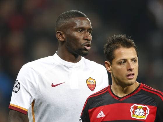 Leverkusen , Deutschland, Germany, Fussball,Football,Soccer, UEFA Champions League , 3.Spieltag, Matchday 3 Bayer Leverkusen - AS Rom 4:4 Bay - Arena in Leverkusen Germany 20.10. 2015, Enttäuschte Leverkusener : Antonio RÜDIGER (Roma) li.- und Javier HERNANDEZ (CHICHARITO) (LEV) re.- Photo : Norbert Schmidt