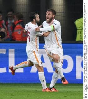 20.10.2015, Fussball, Saison 2015 2016, Champions League, 2015 16, Vorrunde, Bayer 04 Leverkusen - AS Rom 4:4, Jubel Daniele De Rossi (AS Rom), re., und Miralem Pjanic (AS Rom)