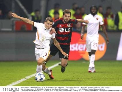 Foto: Admir Mehmedi - Bayer 04 , gegen Lucas Digne , links Fussball - Championsleague am Di. 20.10.2015 Gruppenphase, Bayer 04 Leverkusen - AS Rom 4 - 4