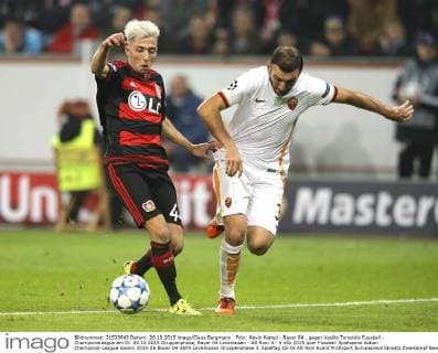 Foto: Kevin Kampl - Bayer 04 , gegen Vasilis Torosidis Fussball - Championsleague am Di. 20.10.2015 Gruppenphase, Bayer 04 Leverkusen - AS Rom 4 - 4