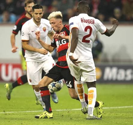 Foto: Kevin Kampl - Bayer 04 , gegen Antonio Rüdiger Fussball - Championsleague am Di. 20.10.2015 Gruppenphase, Bayer 04 Leverkusen - AS Rom 4 - 4