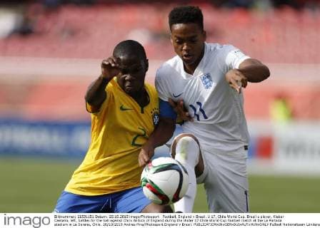 Football, England v Brasil. U 17, Chile World Cup. Brazil s player, Kleber Caetano, left, battles for the ball against Chris Willock of England during the Under 17 Chile World Cup football match at the La Portada stadium in La Serena, Chile. 20 10 2015 Andres Pina Photosport England v Brasil. 
