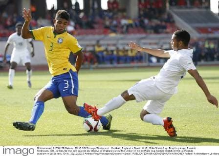 Football, England v Brasil. U 17, Chile World Cup. Brazil s player, Ronaldo Rodrigues, left, battles for the ball against Jay Dasilva of England during the Under 17 Chile World Cup football match at the La Portada stadium in La Serena, Chile. 20 10 2015 Andres Pina Photosport England v Brasil. 