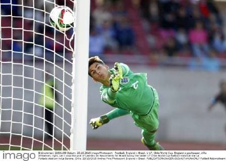 Football, England v Brasil. U 17, Chile World Cup. England s goalkeeper, Alfie Whiteman, right, can t stop the goal of Leandro Do Nascimiento for Brazil during the Under 17 Chile World Cup football match at the La Portada stadium in La Serena, Chile. 20 10 2015 Andres Pina Photosport England v Brasil. 