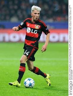Fussball, UEFA Champions League, Herren, Saison 2015 2016, Gruppe E, 3. Spieltag, BayArena Leverkusen, Bayer Leverkusen (rot) - AS Roma (weiss) 4:4; Kevin Kampl (Leverkusen). Aktion, Einzelbild, Freisteller.