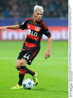 Fussball, UEFA Champions League, Herren, Saison 2015 2016, Gruppe E, 3. Spieltag, BayArena Leverkusen, Bayer Leverkusen (rot) - AS Roma (weiss) 4:4; Kevin Kampl (Leverkusen). Aktion, Einzelbild, Freisteller.