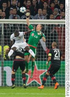 Dienstag 20.10.2015, UEFA Champions League, Saison 2015 2016, Gruppe E 3. Spieltag in Leverkusen, Bayer 04 Leverkusen - AS Rom, 4:4, Antonio Ruediger (AS Rom) gegen Torwart Bernd LENO (Leverkusen) DeFodi001
