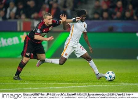 Dienstag 20.10.2015, UEFA Champions League, Saison 2015 2016, Gruppe E 3. Spieltag in Leverkusen, Bayer 04 Leverkusen - AS Rom, 4:4, Kyriakos Papadopoulos (Leverkusen) gegen Gervinho (AS Rom) DeFodi001