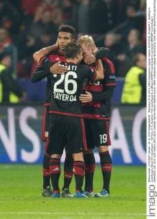 Dienstag 20.10.2015, UEFA Champions League, Saison 2015 2016, Gruppe E 3. Spieltag in Leverkusen, Bayer 04 Leverkusen - AS Rom, 4:4, Jonathan Tah (Leverkusen) undGiulio DONATI (Leverkusen) und Julian BRANDT (Leverkusen) DeFodi001