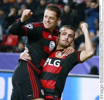 HERNANDEZ Javier Team Bayer 04 Leverkusen jubelt nach seinem Tor mit DONATI Giulio UEFA Champions League Gruppe E Spiel Bayer 04 Leverkusen-AS Rom 4 : 4 am 20. Oktober 2015 in Leverkusen 