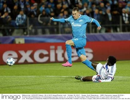 October 20, 2015. - Russia, Saint Petersburg. - UEFA Champions League 2015 16 - FC Zenit Saint Petersburg vs FC Olympique Lyonnais (Lyon), 3:1. In picture: FC Zenit player Artem Dzyuba (22), FC Lyon player Samuel Umtiti (23). PhotoagencyxInterpress 