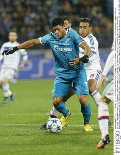October 20, 2015. - Russia, Saint Petersburg. - UEFA Champions League 2015 16 - FC Zenit Saint Petersburg vs FC Olympique Lyonnais (Lyon), 3:1. In picture: FC Zenit player Hulk (7), FC Lyon player Corentin Tolisso (8). PhotoagencyxInterpress 