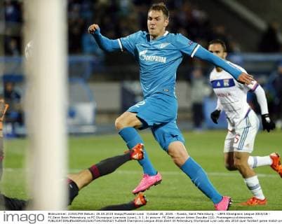 October 20, 2015. - Russia, Saint Petersburg. - UEFA Champions League 2015 16 - FC Zenit Saint Petersburg vs FC Olympique Lyonnais (Lyon), 3:1. In picture: FC Zenit player Artem Dzyuba (22). PhotoagencyxInterpress 