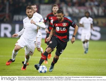 BELLARABI Karim Team Bayer 04 Leverkusen mit DE ROSSI Daniele UEFA Champions League Gruppe E Spiel Bayer 04 Leverkusen-AS Rom 4 : 4 am 20. Oktober 2015 in Leverkusen 