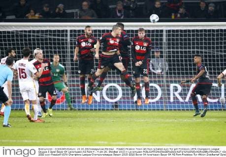 PJANIC Miralem Team AS Rom schiesst zum Tor per Freistoss UEFA Champions League Gruppe E Spiel Bayer 04 Leverkusen-AS Rom 4 : 4 am 20. Oktober 2015 in Leverkusen 