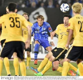 Gamba Osaka miss out on place in Asian Champions League final Takashi Usami of Japan s Gamba Osaka (C) shoots during the second half of the second leg of an Asian Champions League semifinal against China s Guangzhou Evergrande in Osaka on Oct. 21, 2015. Guangzhou, the 2013 ACL champions, advanced to the final after the game ended in a 0-0 draw. 