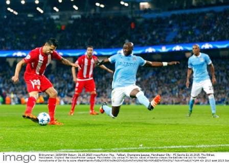 FuÃŸball, Champions League, Manchester City - FC Sevilla 21.10.2015. The Etihad, Manchester, England. Barclays Premier League. Manchester City versus FC Sevilla. Vitolo of Sevilla crosses the ball into the box for Yevhen Konoplyanka of Sevilla to score xPaulxKeevilx  ActionPlus11674144