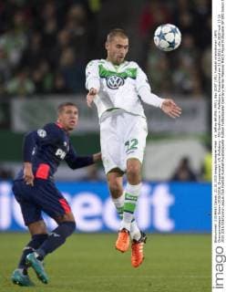 vl: Jeffrey BRUMA (PSV), Bas DOST (VfL) Fussball international: UEFA Championsleague Saison 2015 2016, Gruppenspiel: VfL Wolfsburg - PSV Eindhoven in Wolfsburg, Deutschland am 21.10.2015,