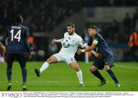 Fußball, Champions League, Paris St. Germain - Real Madrid Isco (real) - Thiago Silva (psg) FOOTBALL : Paris SG vs Real Madrid - Champions League - 21 10 2015 AnthonyBIBARD FEP 