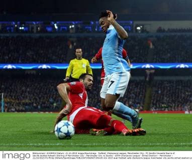 Fußball, Champions League, Manchester City - FC Sevilla Vincente Iborra of Sevilla tackles Raheem Sterling of Manchester City - Manchester City vs Sevilla - UEFA Champions League - Etihad Stadium - Manchester - 21 10 2015 Pic Philip Oldham SportImage EDITORIAL USE ONLY. No use with unauthorised audio, video, data, fixture lists, club league logos or live services. Online in-match use limited to 120 images, no video emulation. No use in betting, games or single club league player publications.