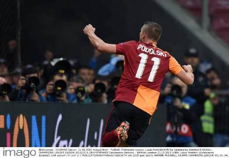Fußball, Champions League, Lukas Podolski trifft für Galatasaray Istanbul FUSSBALL CHAMPIONS LEAGUE SAISON 2015 2016 GRUPPENPHASE Galatasaray Istanbul - Benfica Lissabon 21.10.2015 JUBEL Lukas Podolski (Galatasaray Istanbul) nach seinem Tor zum 2-1 