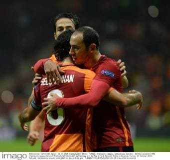 Fußball, Champions League, Galatasaray Istanbul - Benfica Lissabon UEFA Champions League Group C football match between Galatasaray and Benfica at Turk Telekom Arena in Istanbul, Turkey, 21 October 2015. Pictured: Galatasaray players celebrates for Selcuk Inan goal. 