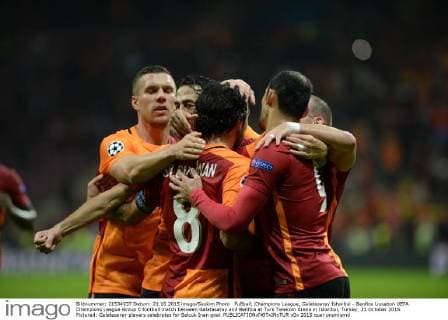 Fußball, Champions League, Galatasaray Istanbul - Benfica Lissabon UEFA Champions League Group C football match between Galatasaray and Benfica at Turk Telekom Arena in Istanbul, Turkey, 21 October 2015. Pictured: Galatasaray players celebrates for Selcuk Inan goal. 