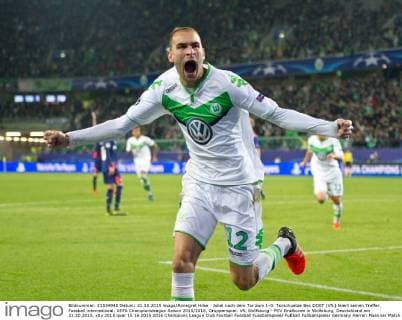Jubel nach dem Tor zum 1-0: Torschuetze Bas DOST (VfL) feiert seinen Treffer. Fussball international: UEFA Championsleague Saison 2015 2016, Gruppenspiel: VfL Wolfsburg - PSV Eindhoven in Wolfsburg, Deutschland am 21.10.2015,