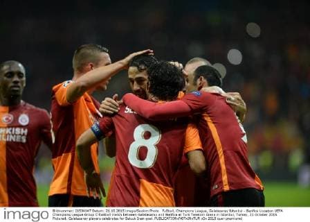Fußball, Champions League, Galatasaray Istanbul - Benfica Lissabon UEFA Champions League Group C football match between Galatasaray and Benfica at Turk Telekom Arena in Istanbul, Turkey, 21 October 2015. Pictured: Galatasaray players celebrates for Selcuk Inan goal. 
