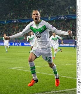 Jubel nach dem Tor zum 1-0: Torschuetze Bas DOST (VfL) feiert seinen Treffer. Fussball international: UEFA Championsleague Saison 2015 2016, Gruppenspiel: VfL Wolfsburg - PSV Eindhoven in Wolfsburg, Deutschland am 21.10.2015,